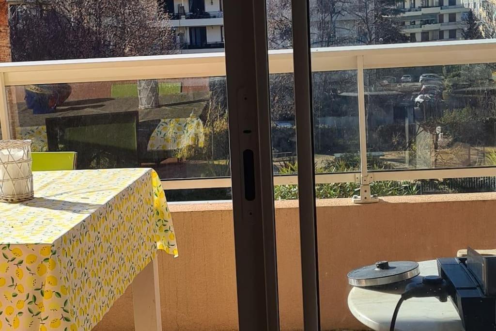 Appartement Vue Mer Sur Les Hauteurs De Nice Exterior foto