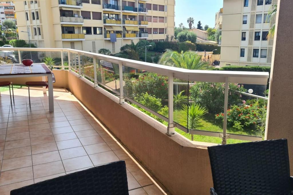 Appartement Vue Mer Sur Les Hauteurs De Nice Exterior foto
