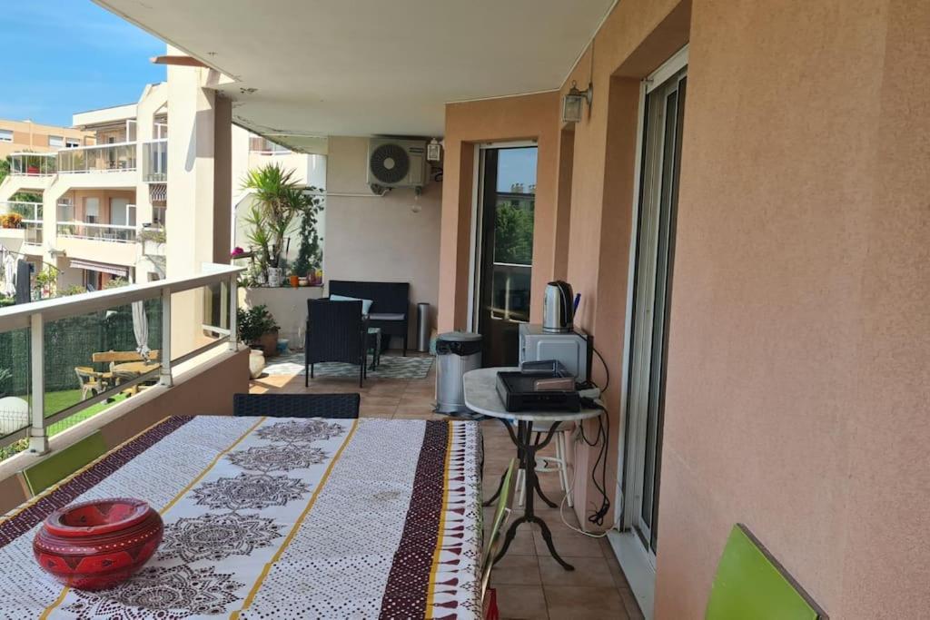 Appartement Vue Mer Sur Les Hauteurs De Nice Exterior foto